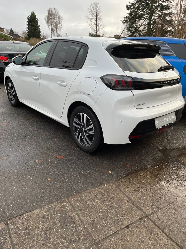 Peugeot 208 1,2 PureTech 100 Allure Sky 5d