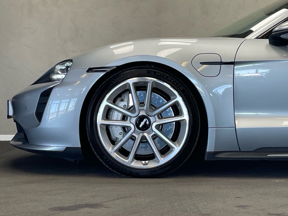Porsche Taycan Turbo Performance+  4d