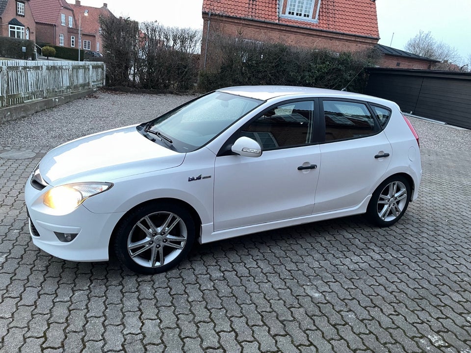 Hyundai i30 1,6 CRDi 90 Comfort Eco 5d