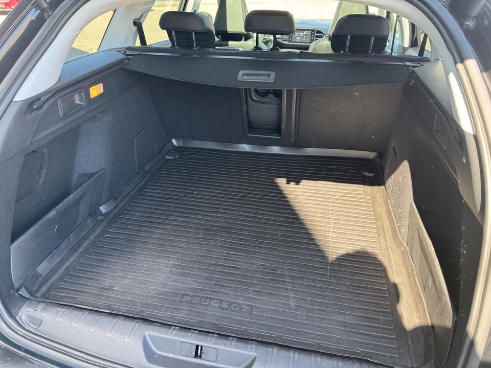 Peugeot 308 1,6 BlueHDi 120 Allure Sky SW EAT6 5d