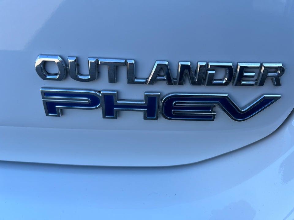 Mitsubishi Outlander 2,4 PHEV Instyle CVT 4WD 5d