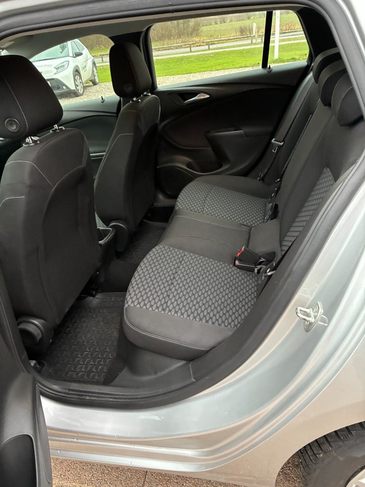 Opel Astra 1,2 T 110 Edition Sports Tourer 5d