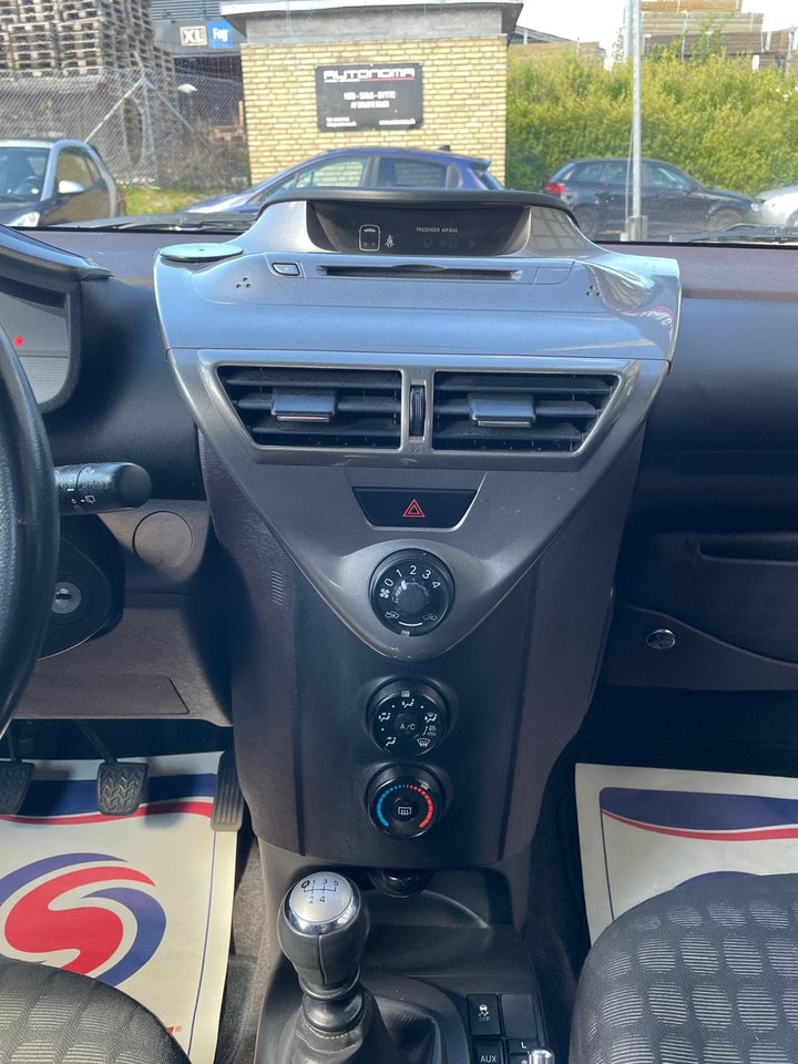 Toyota iQ 1,0 VVT-i Q3 3d