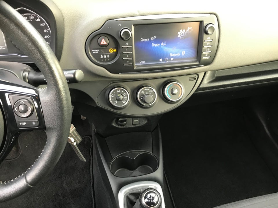 Toyota Yaris 1,0 VVT-i T2 5d