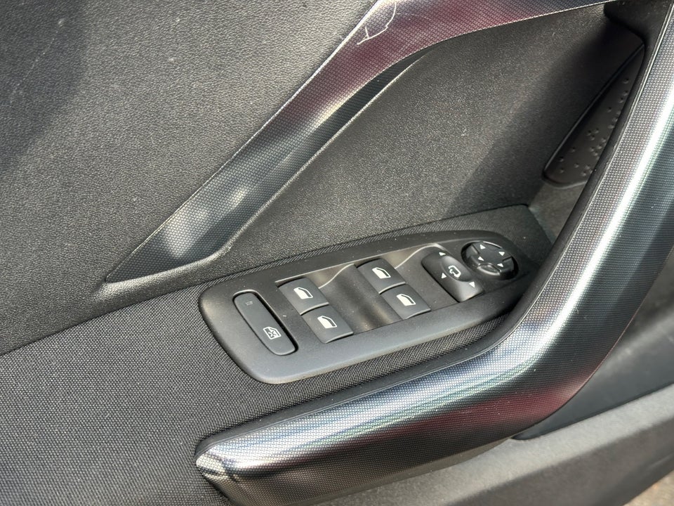 Peugeot 2008 1,6 BlueHDi 100 Desire Sky 5d