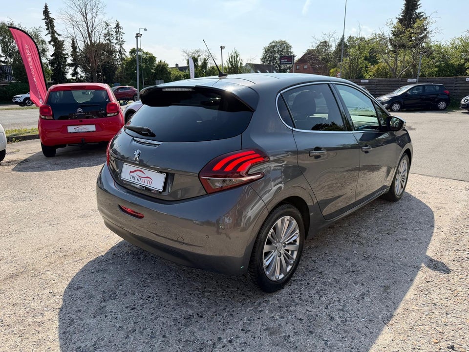 Peugeot 208 1,2 PureTech 82 Selection Sky 5d