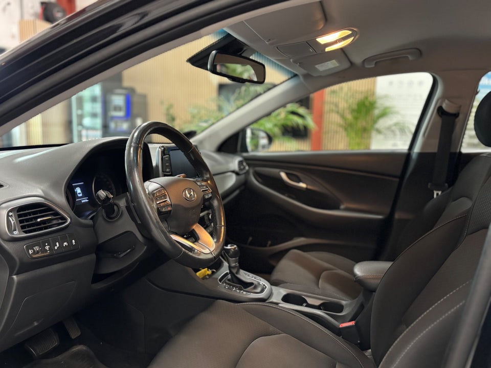 Hyundai i30 1,6 CRDi 110 Premium stc. DCT 5d