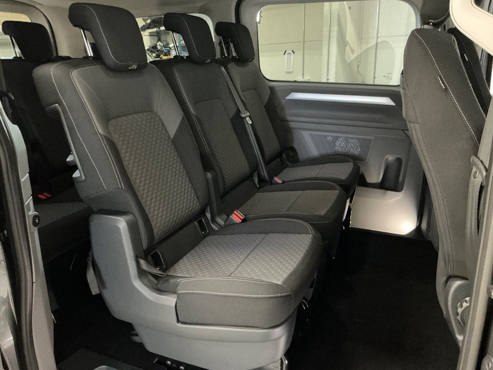 VW e-Caravelle 64 Life SWB