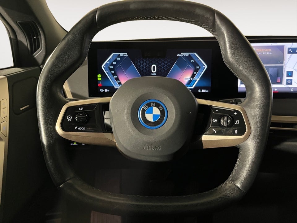BMW iX xDrive40 Supercharged 5d