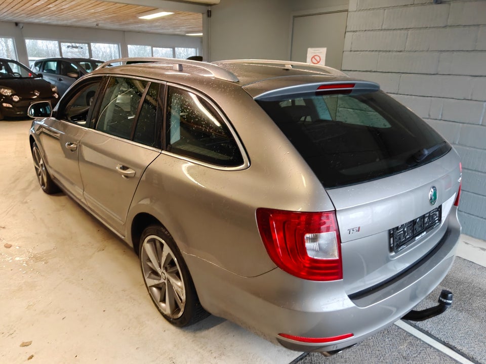 Skoda Superb 1,8 TSi 160 Elegance Combi 5d
