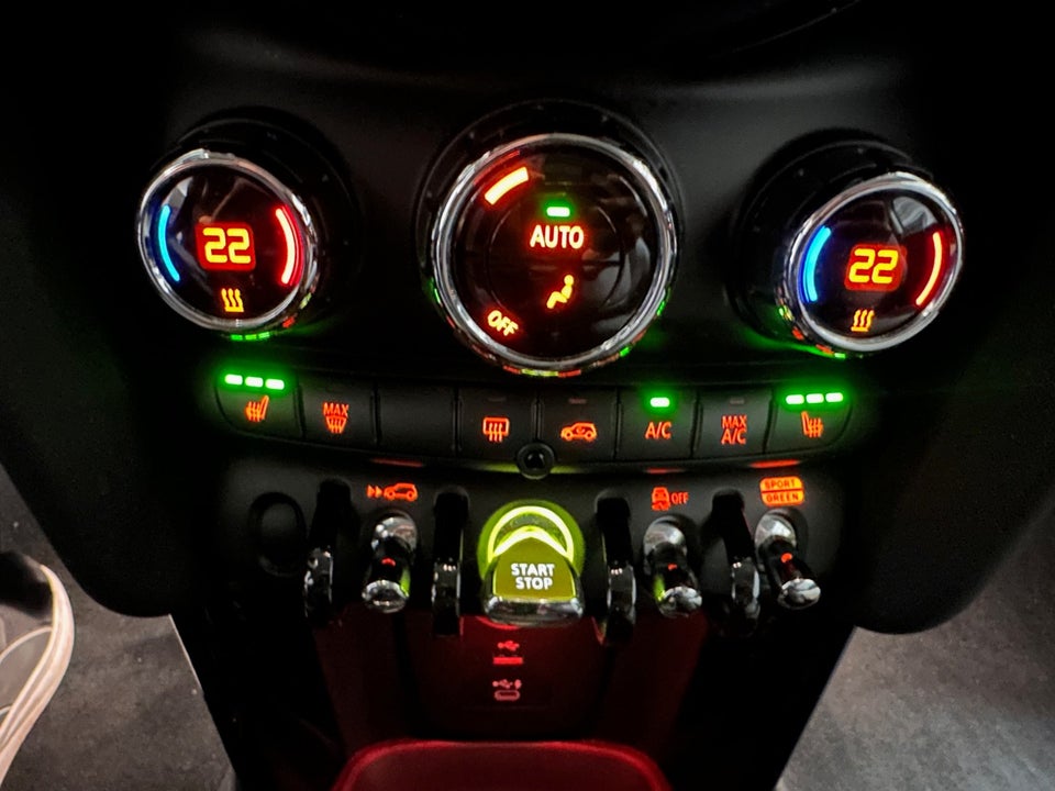 MINI Cooper SE Experience 3d