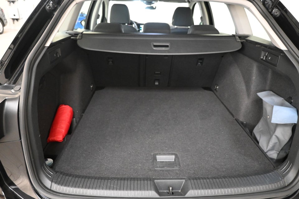 VW Golf VIII 1,5 eTSi 130 Life Variant DSG 5d