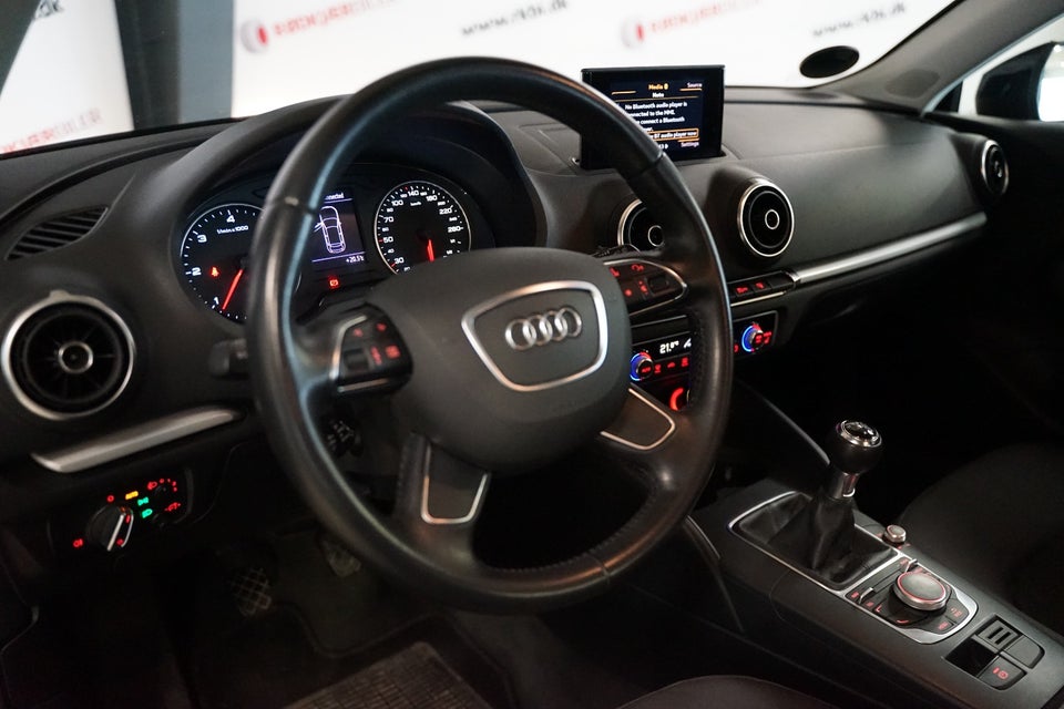 Audi A3 1,6 TDi 110 Attraction 3d