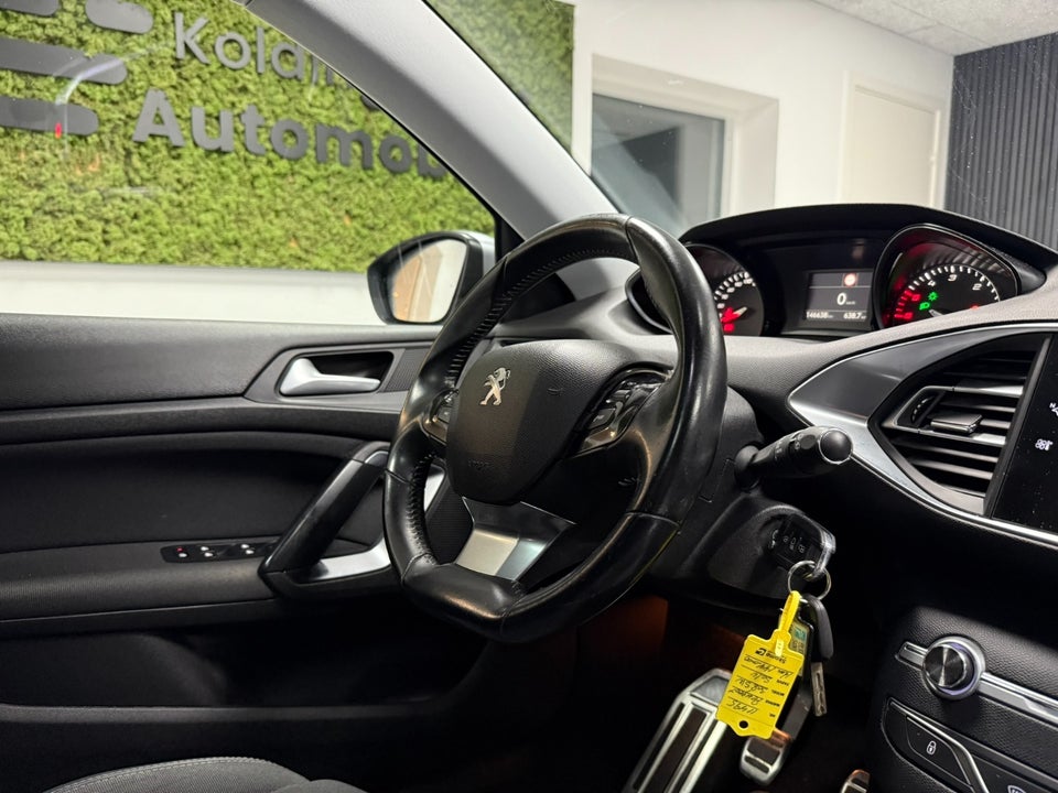 Peugeot 308 1,5 BlueHDi 130 Allure Sky 5d