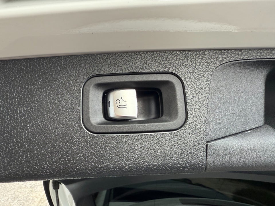 Mercedes E300 de 2,0 AMG Line stc. aut. 5d