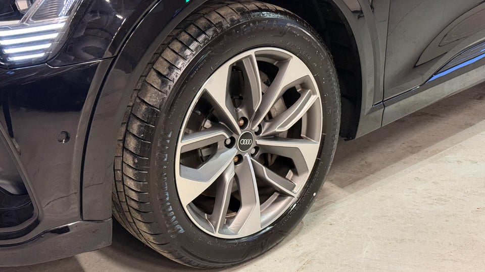 Audi e-tron 55 S-line quattro 5d