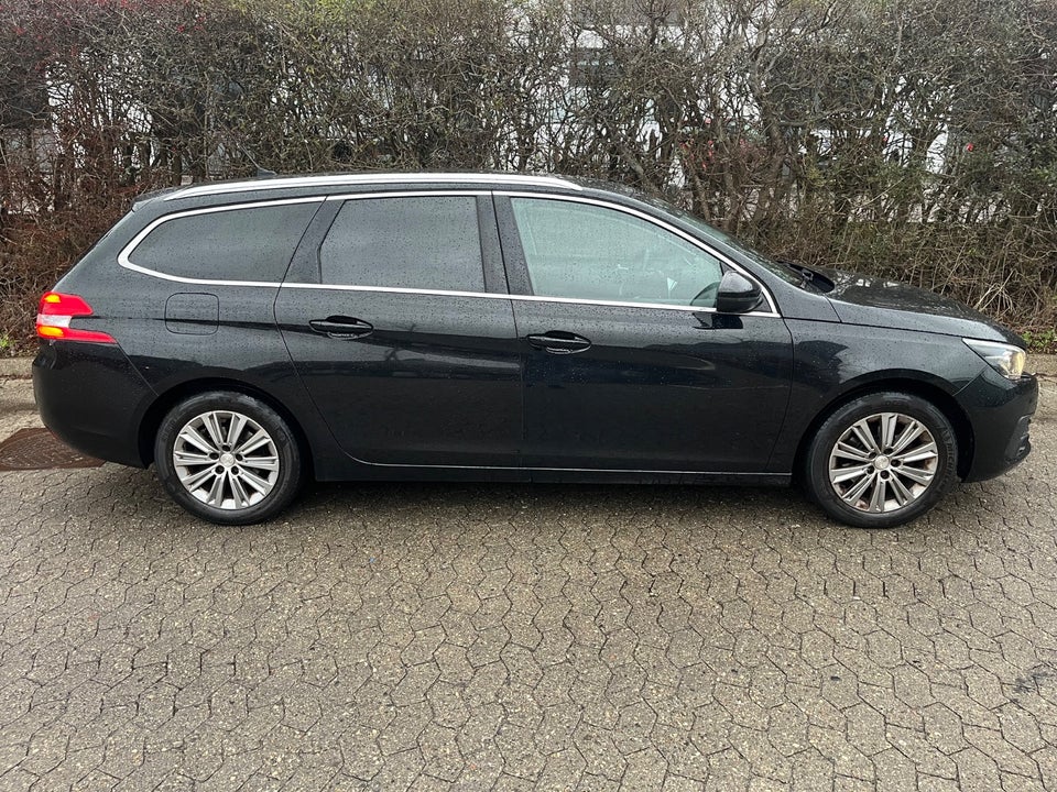 Peugeot 308 1,2 e-THP 130 Allure Sky SW 5d