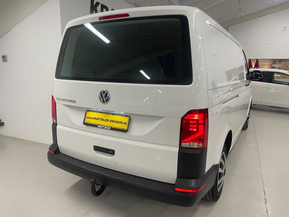 VW Transporter 2,0 TDi 110 Kassevogn lang
