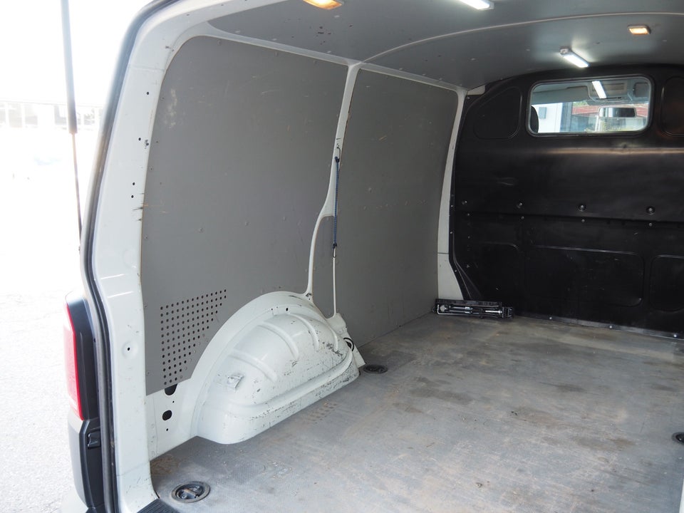 VW Transporter 2,0 TDi 102 Kassevogn kort