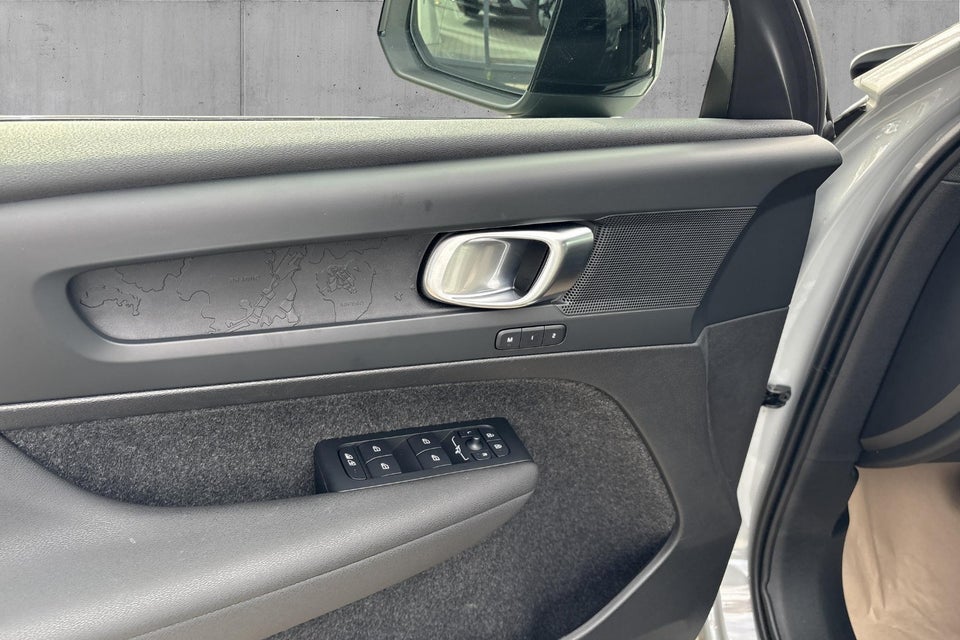 Volvo EX40 Extended Range Plus 5d