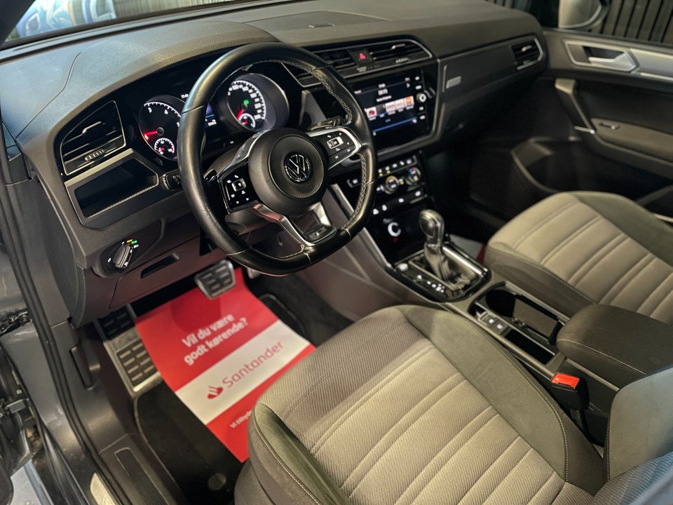 VW Touran 2,0 TDi 150 R-line DSG 7prs 5d