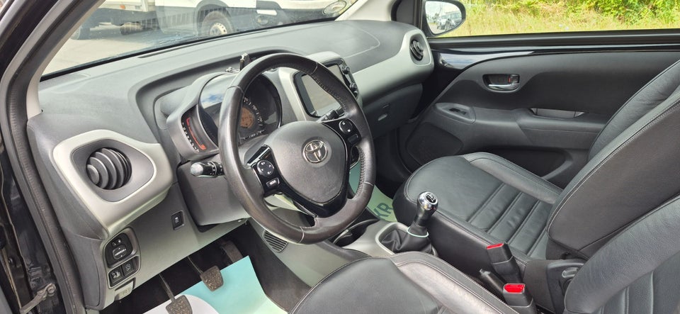 Toyota Aygo 1,0 VVT-i x-black II 5d