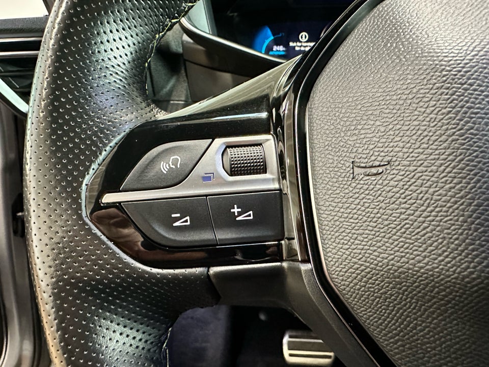 Peugeot e-2008 50 GT Sky 5d