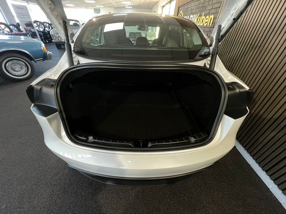 Tesla Model 3 RWD 4d