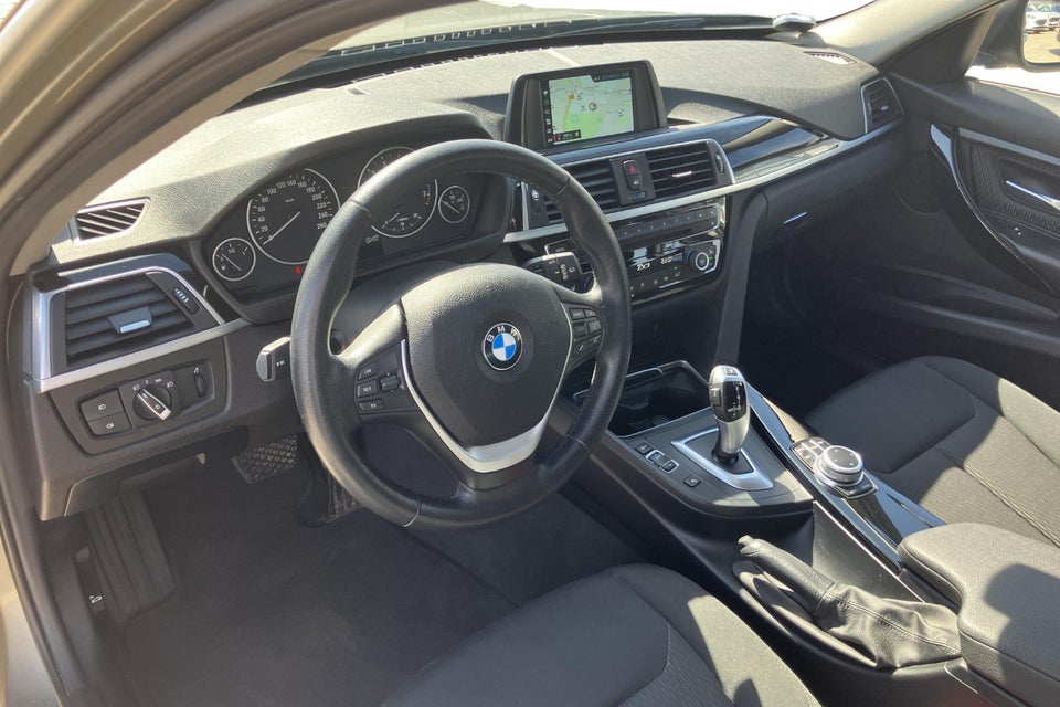 BMW 320i 2,0 Touring Executive aut. 5d