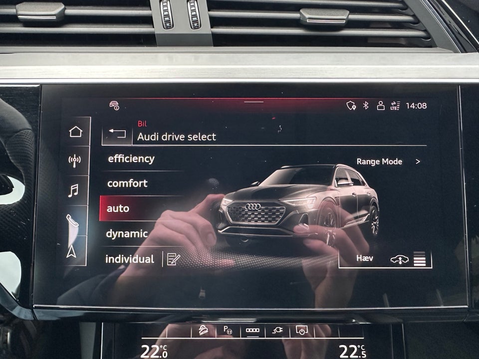 Audi Q8 e-tron 55 S-line quattro 5d