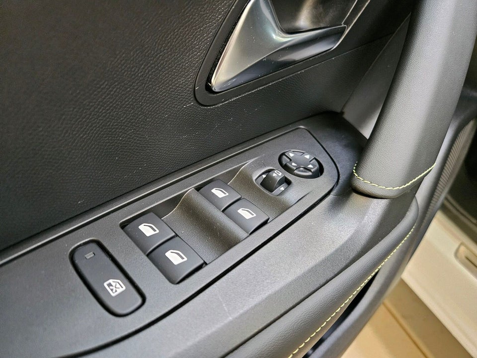 Peugeot e-2008 50 GT Sky 5d