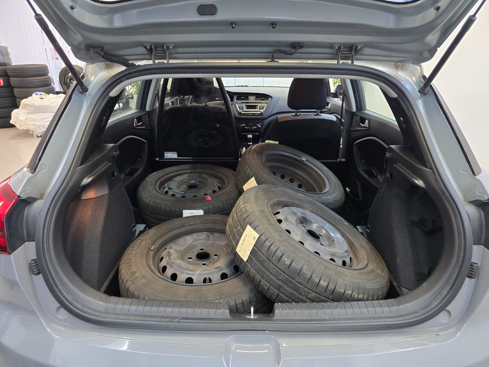 Hyundai i20 1,25 Trend Van 5d