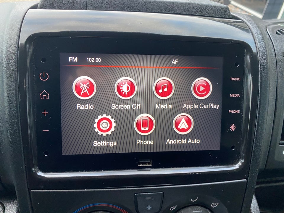 Peugeot Boxer 335 2,2 BlueHDi 140 L2H2 Premium