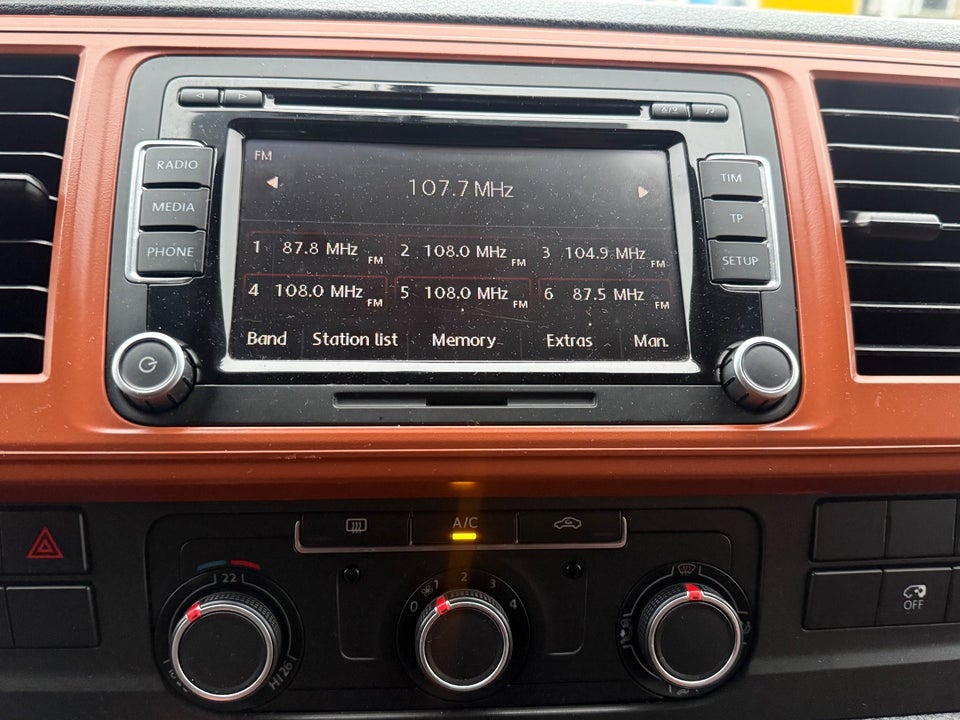 VW Transporter 2,0 TDi 140 Kombi lang 4d