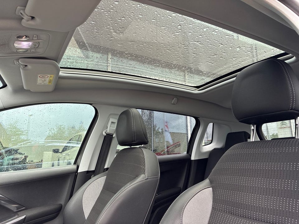 Peugeot 2008 1,2 e-THP 110 Selection Sky EAT6 5d