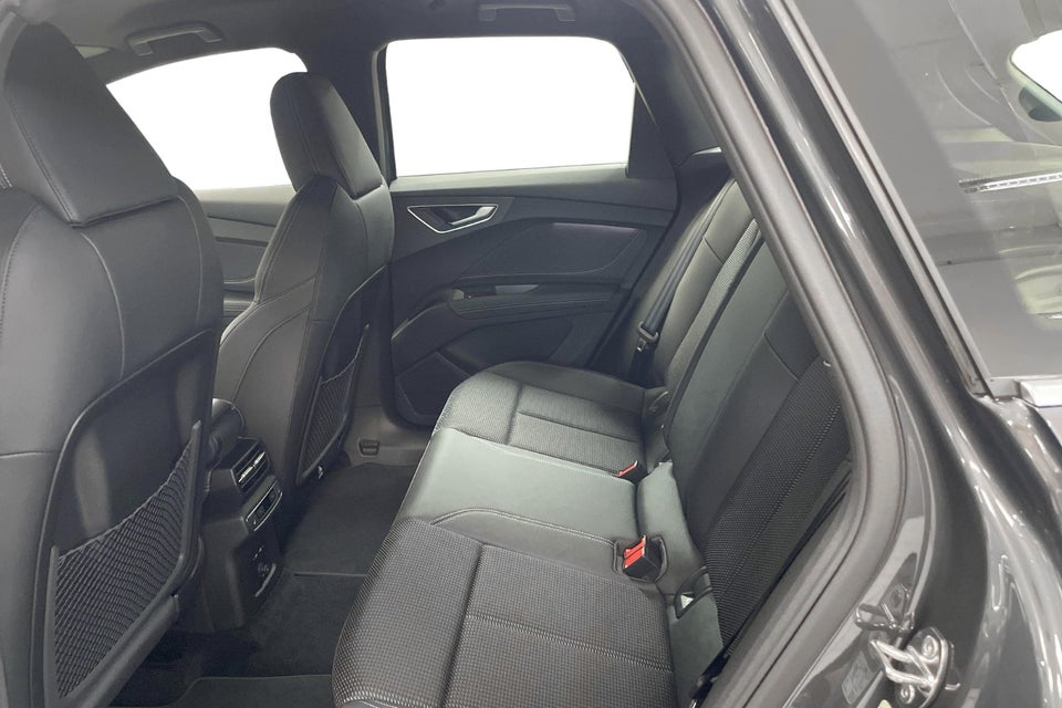 Audi Q4 e-tron performance 5d