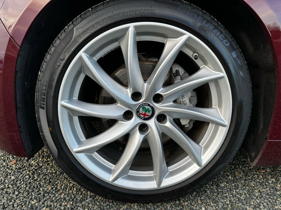 Alfa Romeo Giulia 2,0 T 200 Super aut. 4d