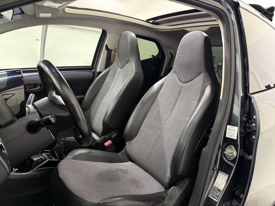 Toyota Aygo 1,0 VVT-i x-wave Sky 5d