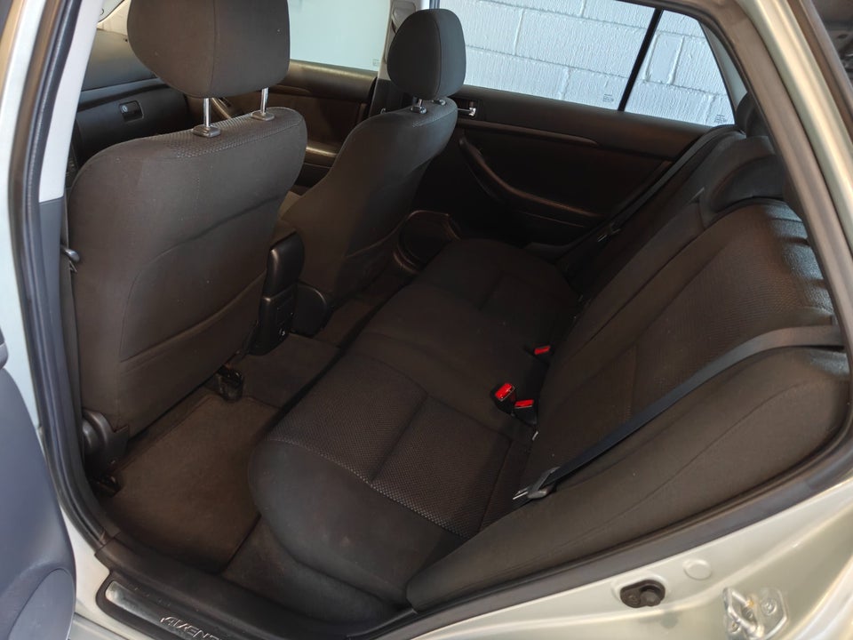 Toyota Avensis 1,8 VVT-i Sol stc. 5d