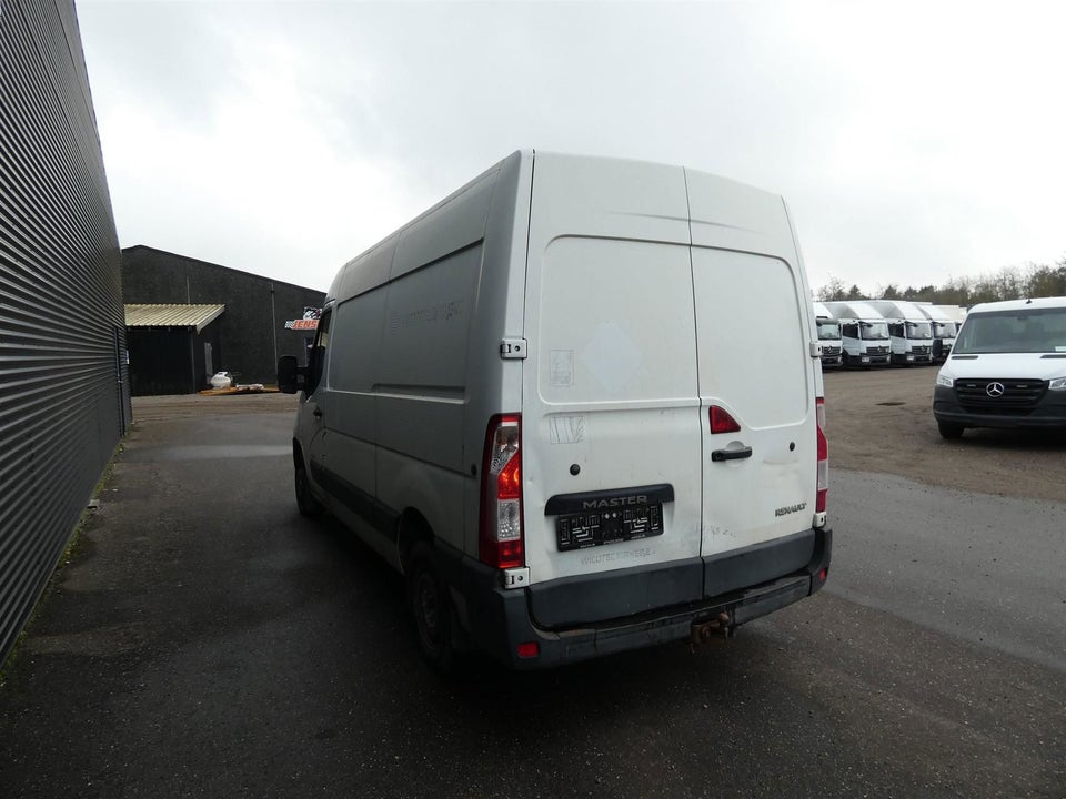 Renault Master III T33 2,3 dCi 135 L2H2 Kassevogn