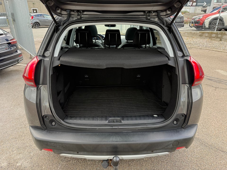 Peugeot 2008 1,2 e-THP 110 Selection Sky 5d