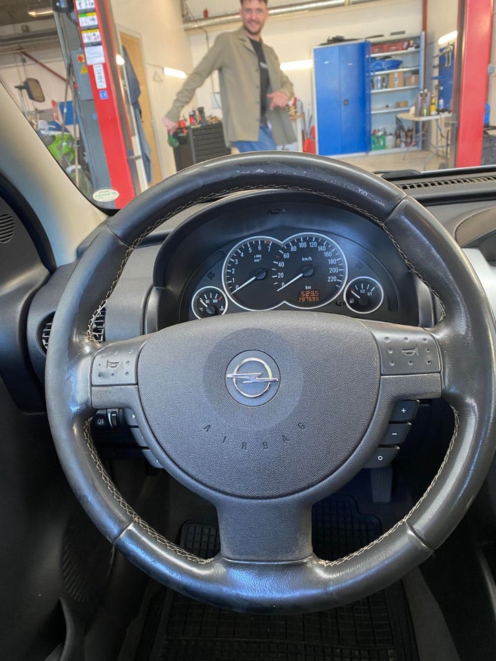 Opel Corsa 1,2 16V Comfort 5d