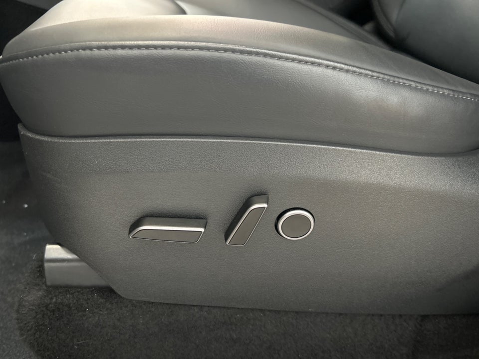 Tesla Model Y RWD 5d
