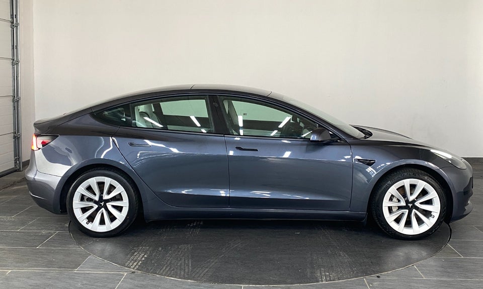 Tesla Model 3 Standard Range+ RWD 4d