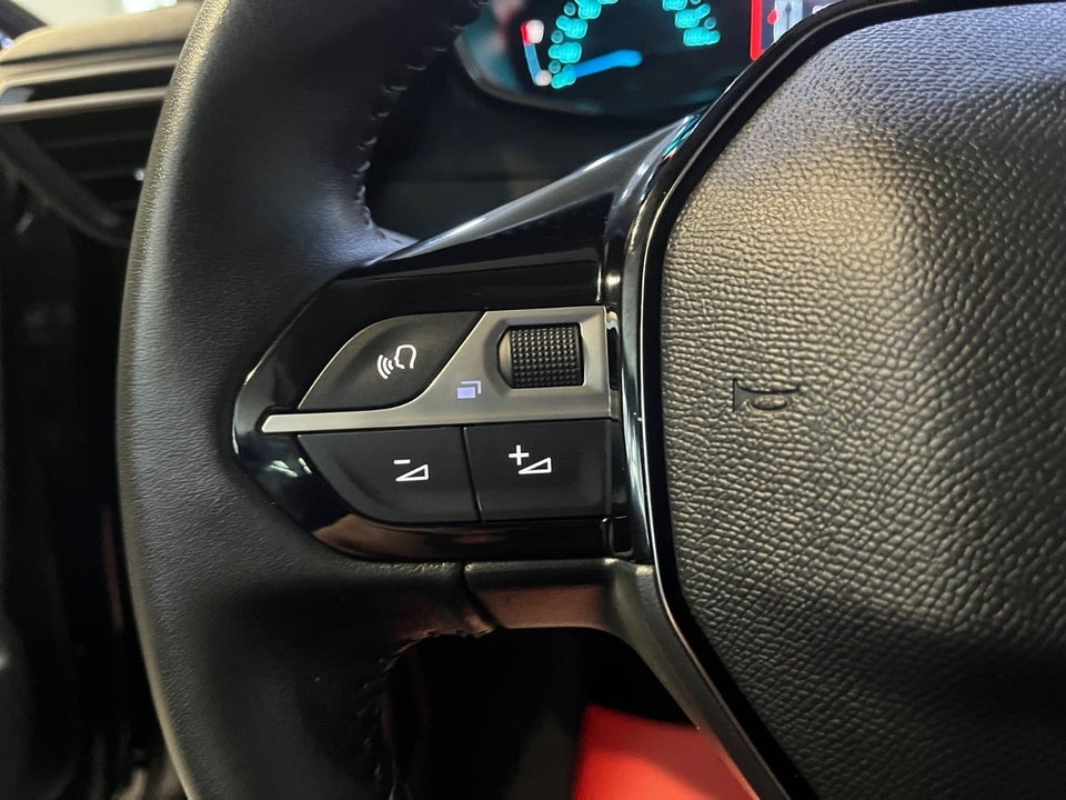 Peugeot e-208 50 Style 5d