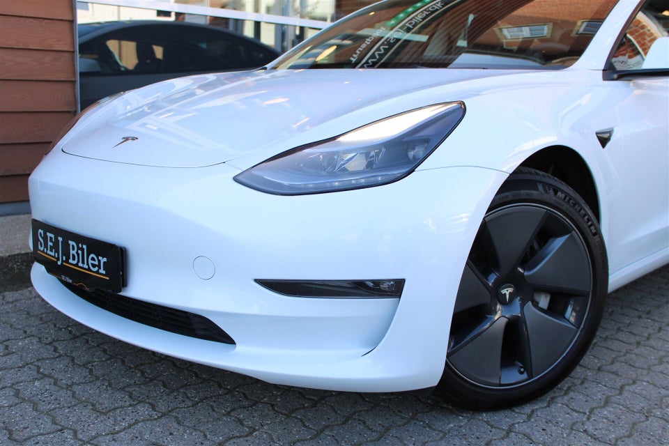 Tesla Model 3 Long Range AWD 4d