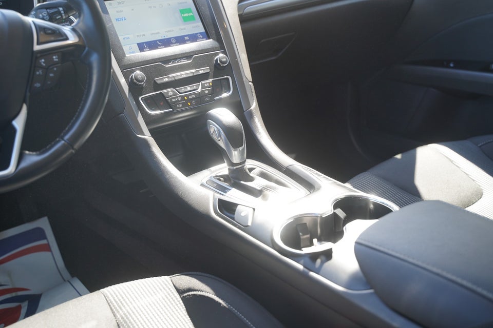 Ford Mondeo 2,0 HEV Titanium stc. CVT 5d