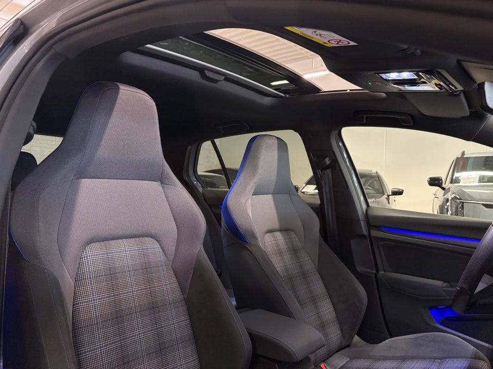 VW Golf VIII 1,4 GTE DSG 5d