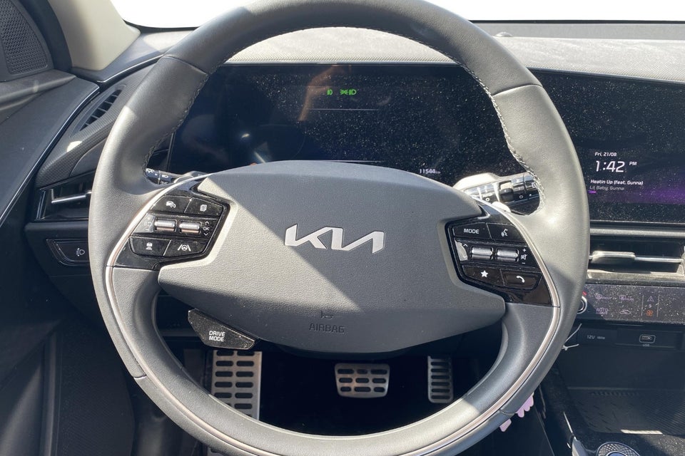 Kia Niro 64 EV Premium 5d