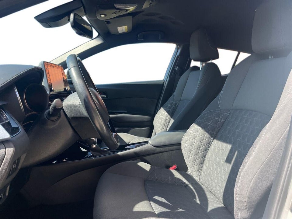 Toyota C-HR 1,8 Hybrid C-LUB Premium CVT 5d